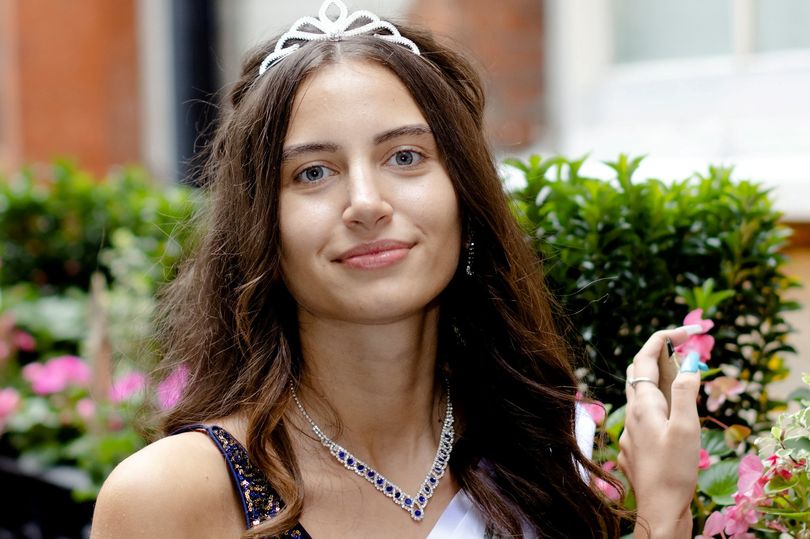 La finalista de Miss Inglaterra que participó sin maquillaje desafía los  “estándares de belleza poco realistas” - Crónica de Xalapa