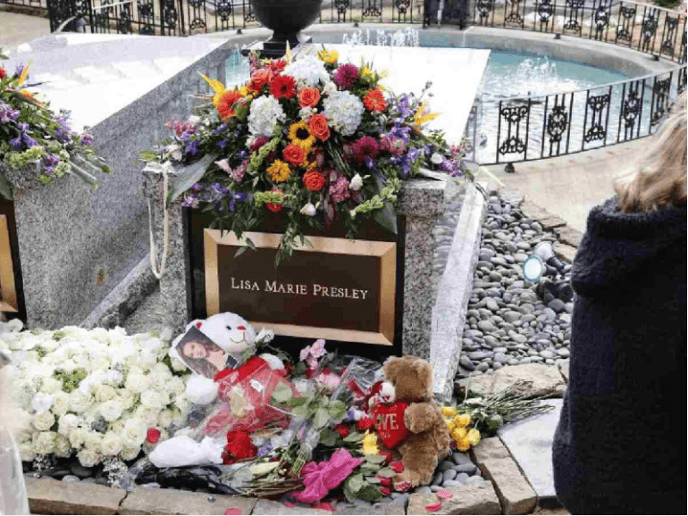 Homenajean a Lisa Marie Presley, descansará cerca de su padre Elvis -  Crónica de Xalapa