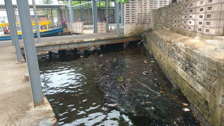 Reportan manchas de hidrocarburo en río Coatzacoalcos